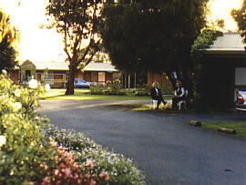 Colonial Village Motel - eAccommodation 0