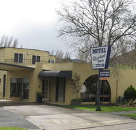Riverbank Park Motel - eAccommodation