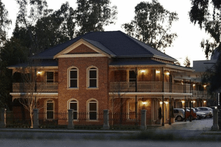 Carlyle Suites & Apartments - eAccommodation 0