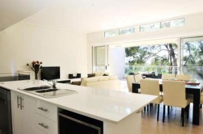 Absolute Beachfront Opal Cove Resort - eAccommodation 3