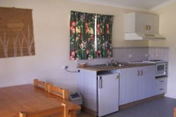 Halliday Bay Resort - eAccommodation 0