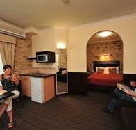 Highlander Motor Inn And Apartments - eAccommodation