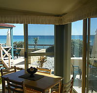 The Macs Beachfront Villas - eAccommodation