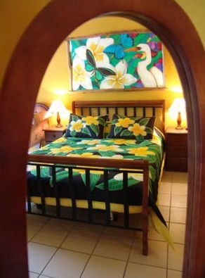 Airlie Beach Myaura Bed And Breakfast - eAccommodation 3