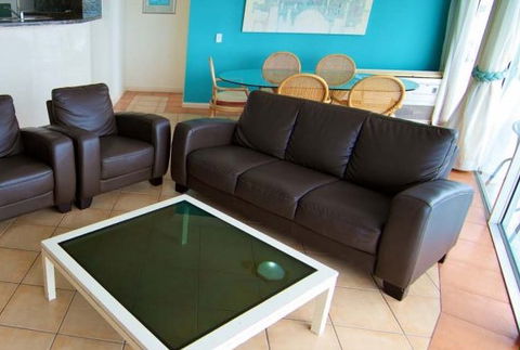 Surfers Mayfair - eAccommodation 1