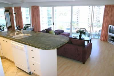 Surfers Mayfair - eAccommodation 5