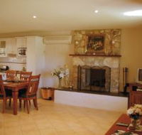 Sherwood Cottages Country Retreat - eAccommodation