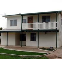 Louth Bay Holiday Apartment - eAccommodation