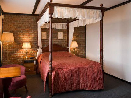 Mick O'Shea's Irish Pub And Motel - eAccommodation 4