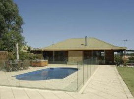 McLaren Ridge 4 - McLaren Ridge Log Cabins - eAccommodation 2