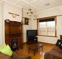 Semaphore Beach House - eAccommodation