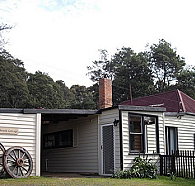 Glenbrook House and Cottage - eAccommodation