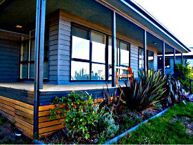 Orani Vineyard Guest House And Fruit Farm - eAccommodation 0