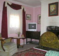 Hollyhock Cottage - eAccommodation