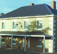 Wilmot Arms Inn - eAccommodation