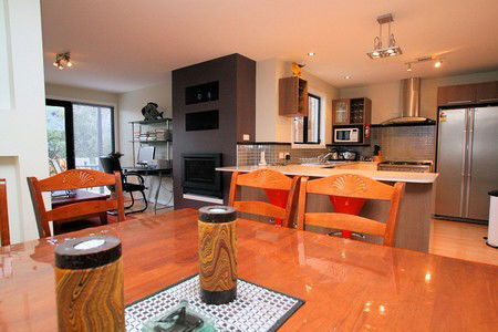 Oakley Place Townhouse - Tasmanian Short Stays - eAccommodation 1