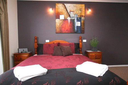 Oakley Place Townhouse - Tasmanian Short Stays - eAccommodation 4