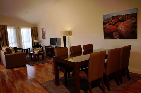 Wyndham Seven Mile Beach - eAccommodation 7