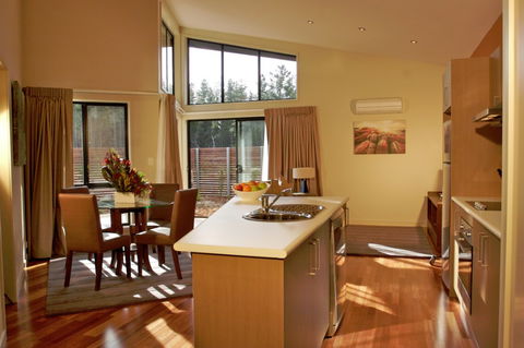 Wyndham Seven Mile Beach - eAccommodation 8