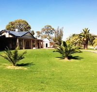 Curlwaa Caravan Park - eAccommodation
