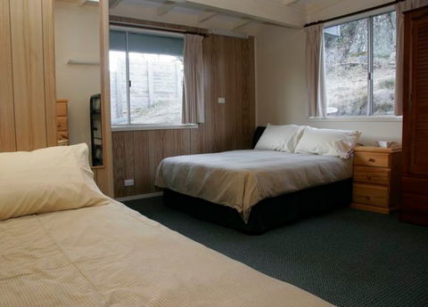 Royal Coachman Ski Lodge - eAccommodation 0