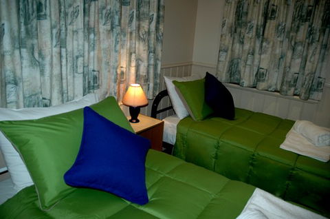 Carrs Hunter Valley Macadamia Farm Guest House - eAccommodation 2