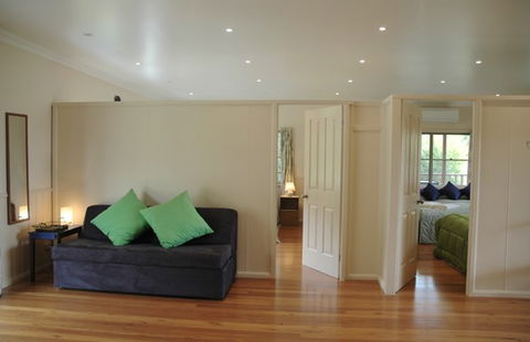Carrs Hunter Valley Macadamia Farm Guest House - eAccommodation 4