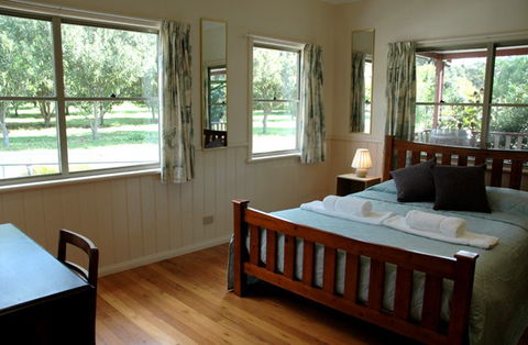 Carrs Hunter Valley Macadamia Farm Guest House - eAccommodation 5