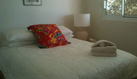 Absolute Beachfront Manly Bed And Breakfast - eAccommodation 4