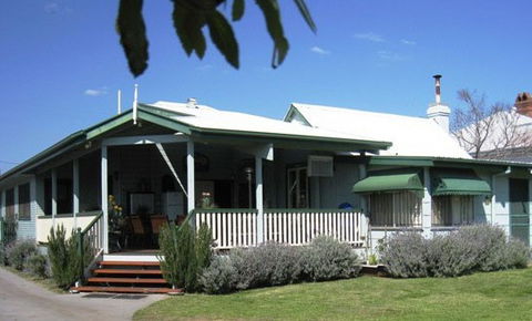 Pitstop Lodge Guesthouse And Bed And Breakfast - eAccommodation 2