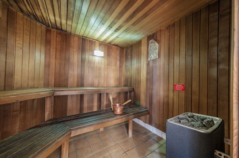 West End Central Apartments - eAccommodation 2