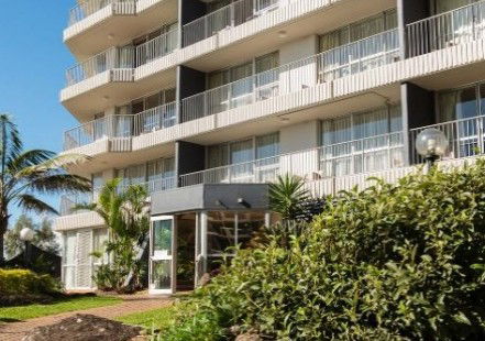Surfers Royale Resort - eAccommodation 0