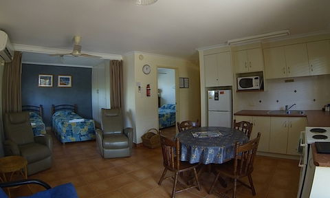 Driftwood Motel & Holiday Units - eAccommodation 4