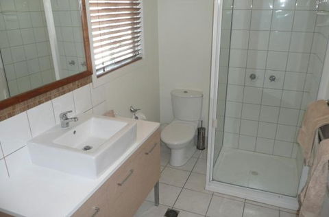 Beachside Holiday Units - eAccommodation 2