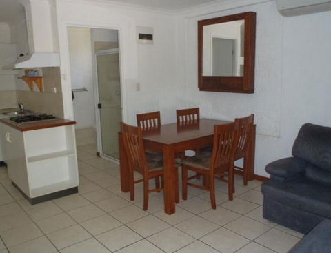 Beachside Holiday Units - eAccommodation 3