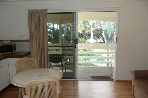 Beachside Holiday Units - eAccommodation 5