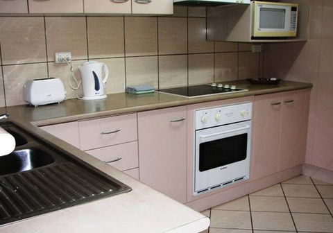 Champagne Apartments - eAccommodation 2