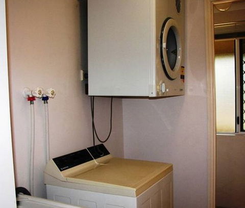 Champagne Apartments - eAccommodation 5