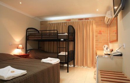 Emerald Central Palms Motel - eAccommodation 0