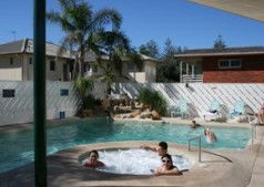 Burleigh Beach Tower - eAccommodation 1