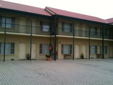 Golden Guitar Motor Inn - eAccommodation 3