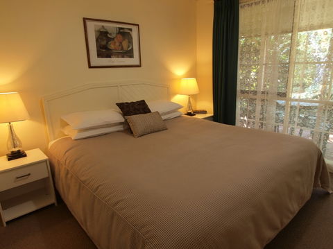 Bright Highland Valley Cottages - eAccommodation 2