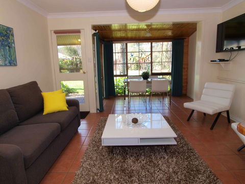 Bright Highland Valley Cottages - eAccommodation 4