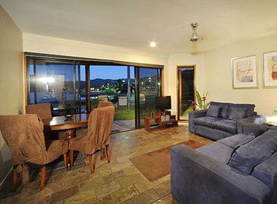 Airlie Waterfront Bed And Breakfast - eAccommodation 4