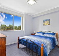 Lakeside Waterfront Apartment 18 - eAccommodation