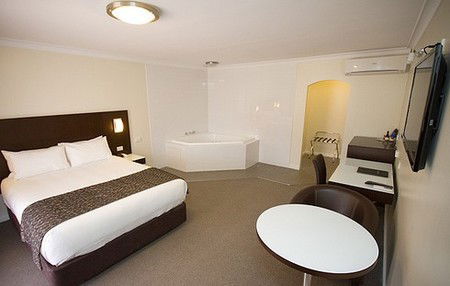 Country Comfort Premier Motel - eAccommodation 3