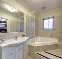 Comfort Inn And Suites Georgian Albury - eAccommodation