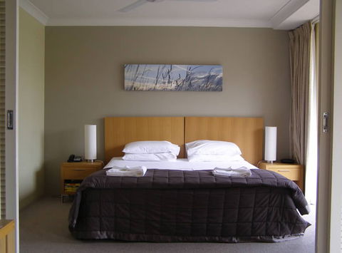 Paradise Island Resort - eAccommodation 2