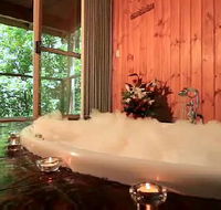Tree Houses Of Montville - eAccommodation