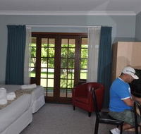 Poplars Inn - eAccommodation